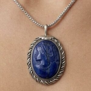 Pingente Cameo em Lápis-Lazúli e Prata de Lei